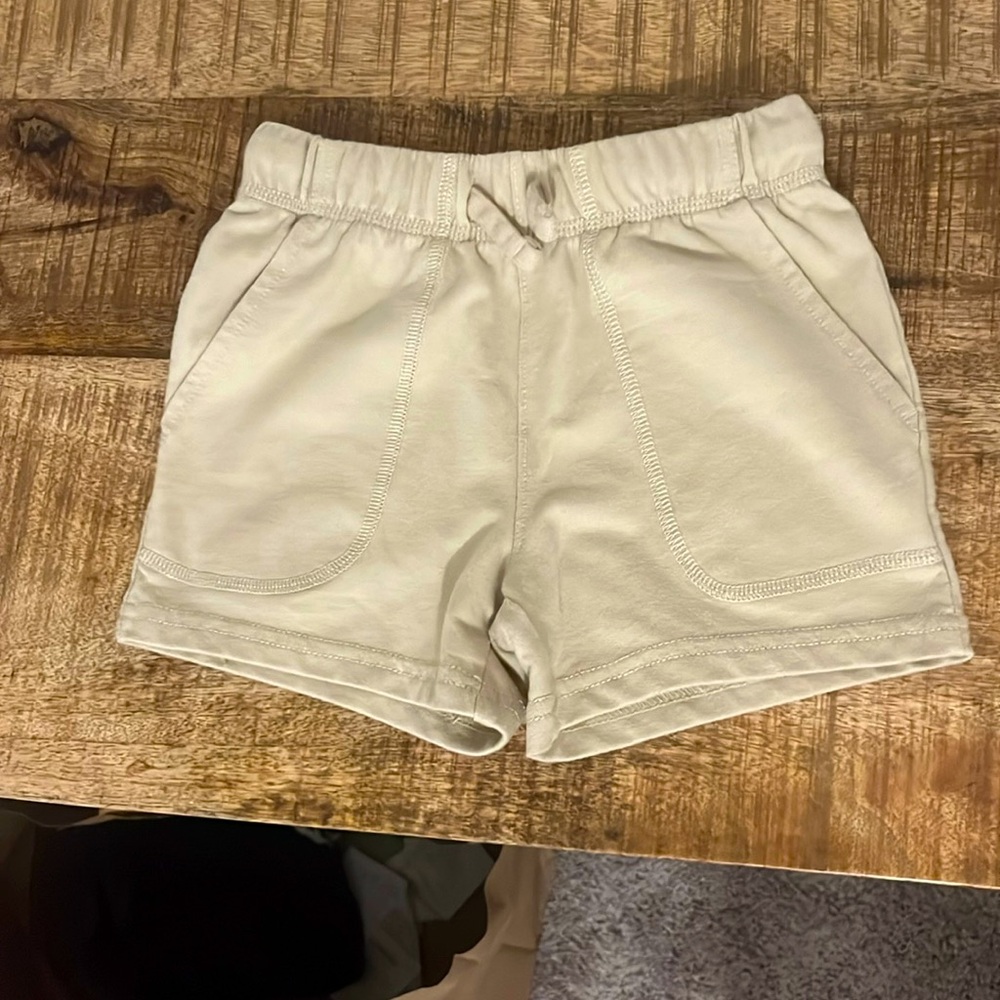 Boys casual Carters cotton light tan shorts. Size 4T.
